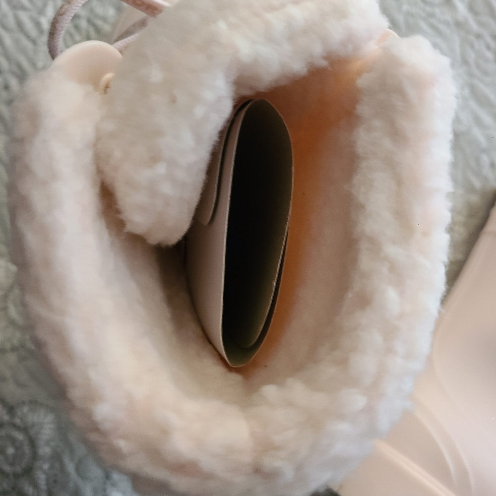 Michael Kors Light Pink Winter Boots - Picture 4 of 13